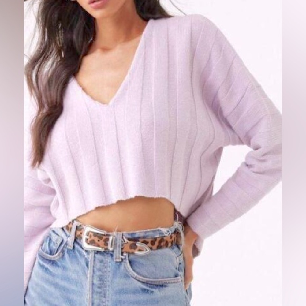 Forever 21 ribbed cropped v neck sweater in size small, color lavender